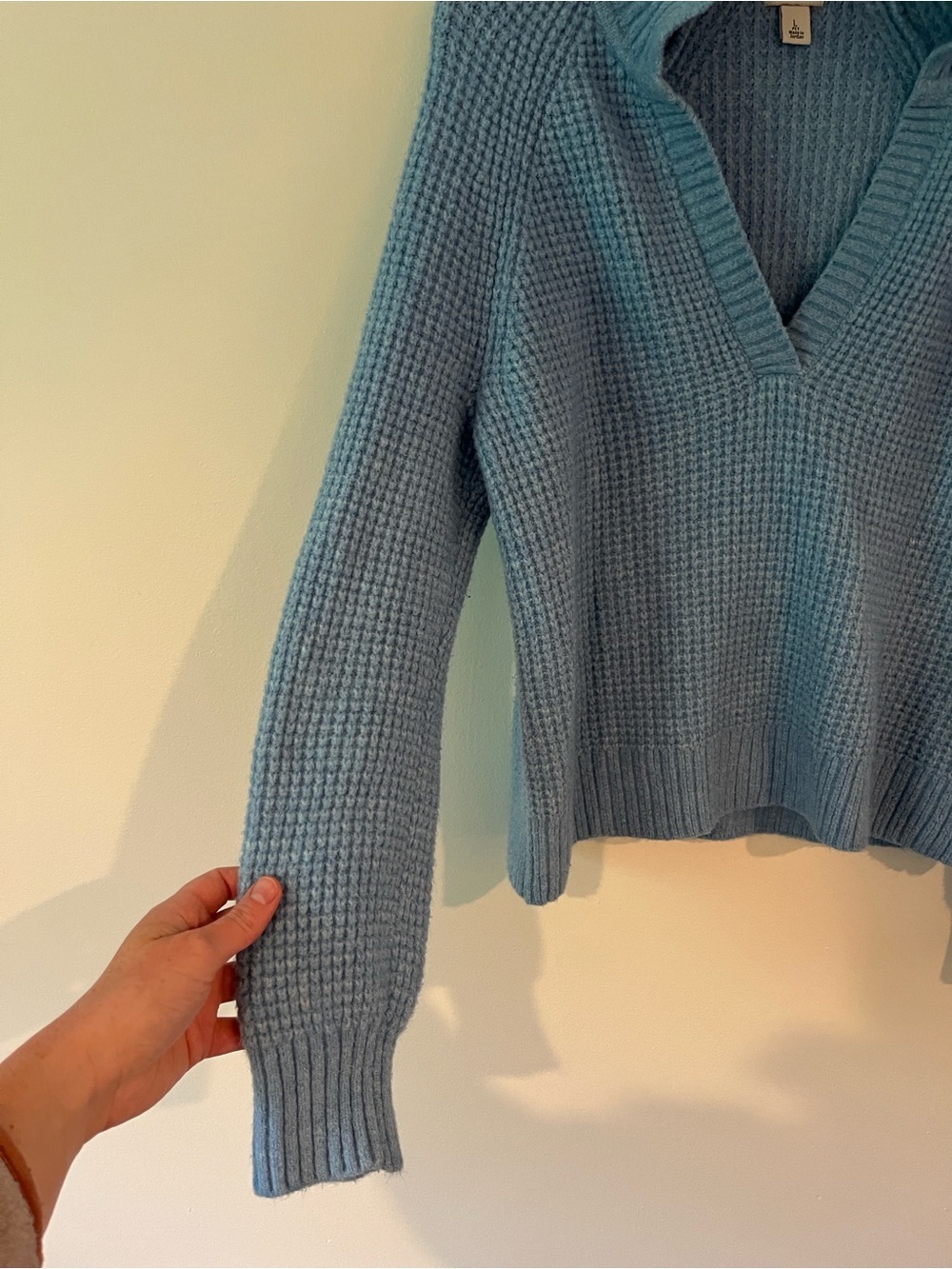 L.L. Bean Light Blue Waffle Knit V-Neck Sweater Size L - Picture 3 of 5